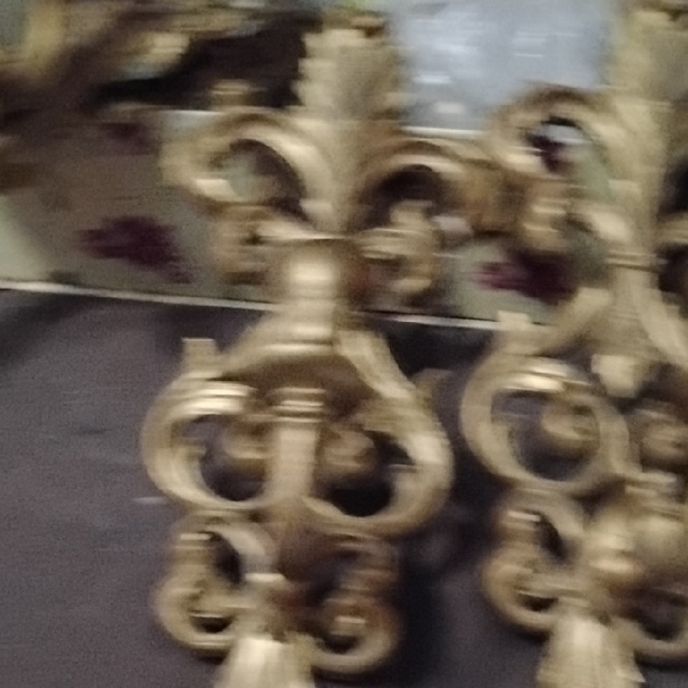 Elegant Gold Wall Decor